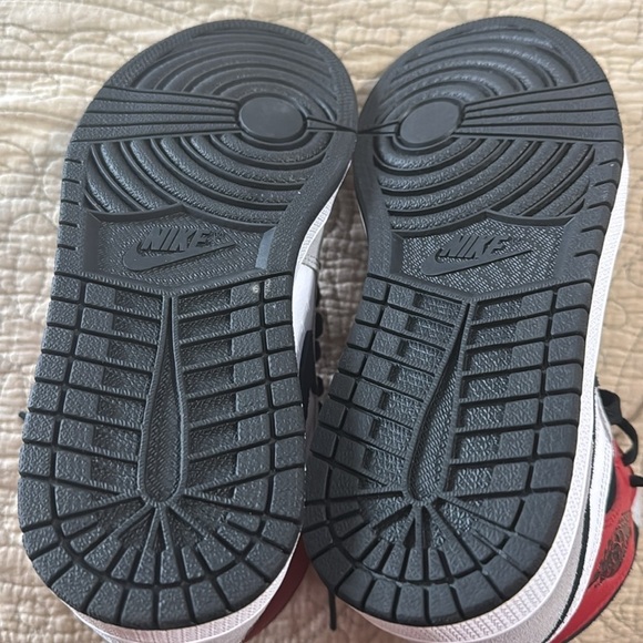 Air Jordan Nike 1 Retro High OG Smoke Gray Sneakers - Picture 7 of 11